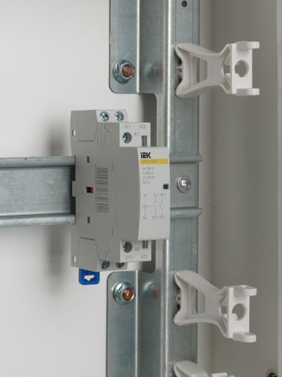 Контактор модульный КМ20-20М AC IEK