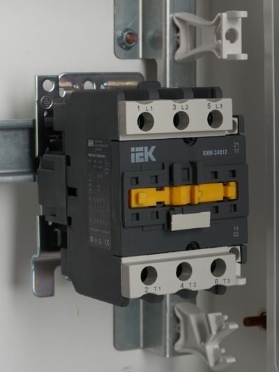 Контактор КМИ-34012 40А 230В/АС3 1NO;1NC IEK