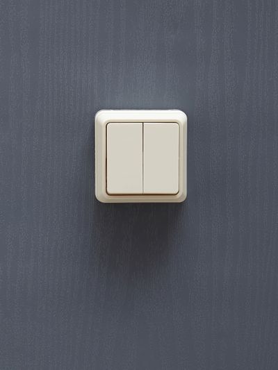 OKTAVA Выключатель 2-клавишный для открытой установки 10А ВС20-2-0-ОКм кремовый GENERICA