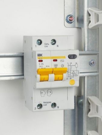 KARAT Дифференциальный автомат АД12 2P 25А 300мА тип AC IEK
