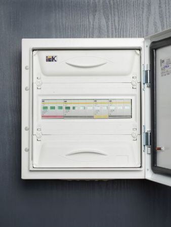 KARAT Ограничитель импульсного перенапряжения ОПС1-C 4P In=20кА Un=400В Im=40кА IEK
