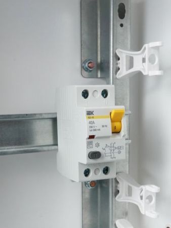 Выключатель дифференциальный (УЗО) ВД1-63 2Р 40А 300мА IEK