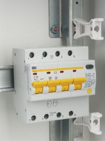 KARAT Дифференциальный автомат АД14 4P 32А 30мА тип AC IEK