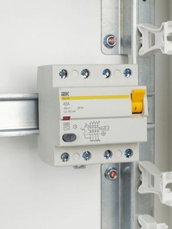 Выключатель дифференциальный (УЗО) ВД1-63 4Р 40А 100мА IEK
