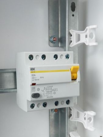 Выключатель дифференциальный (УЗО) ВД1-63 4Р 63А 100мА IEK