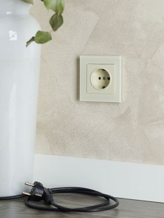 BRITE Розетка 1-местная с заземлением без защитных шторок 16А РС11-1-0-БрКр бежевый IEK