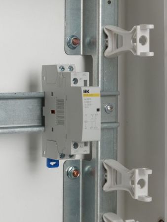 Контактор модульный КМ20-20М AC IEK