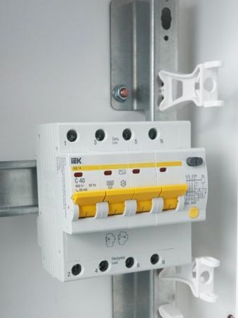 KARAT Дифференциальный автомат АД14 4P 40А 30мА тип AC IEK