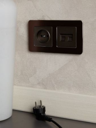 BRITE Розетка 1-местная без заземления без защитных шторок 10А РС10-1-0-БрТБ темная бронза IEK