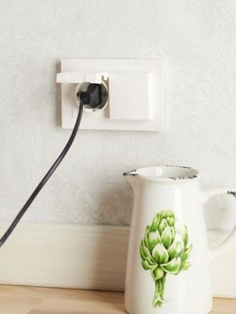 BRITE Розетка 2-местная с заземлением с защитными шторками и крышкой 16А в сборе IP44 РСбш12-3-44-БрЖ жемчуг IEK