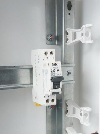 ARMAT Автоматический выключатель дифференциального тока B06S 1P+NP C10 30мА тип A (18мм) IEK